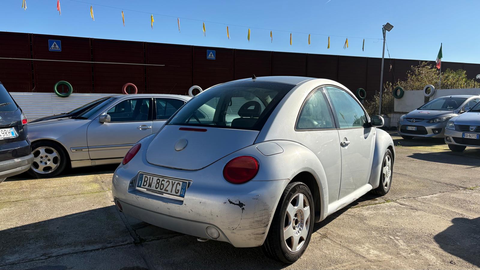 VOLKSWAGEN NEW BEETLE