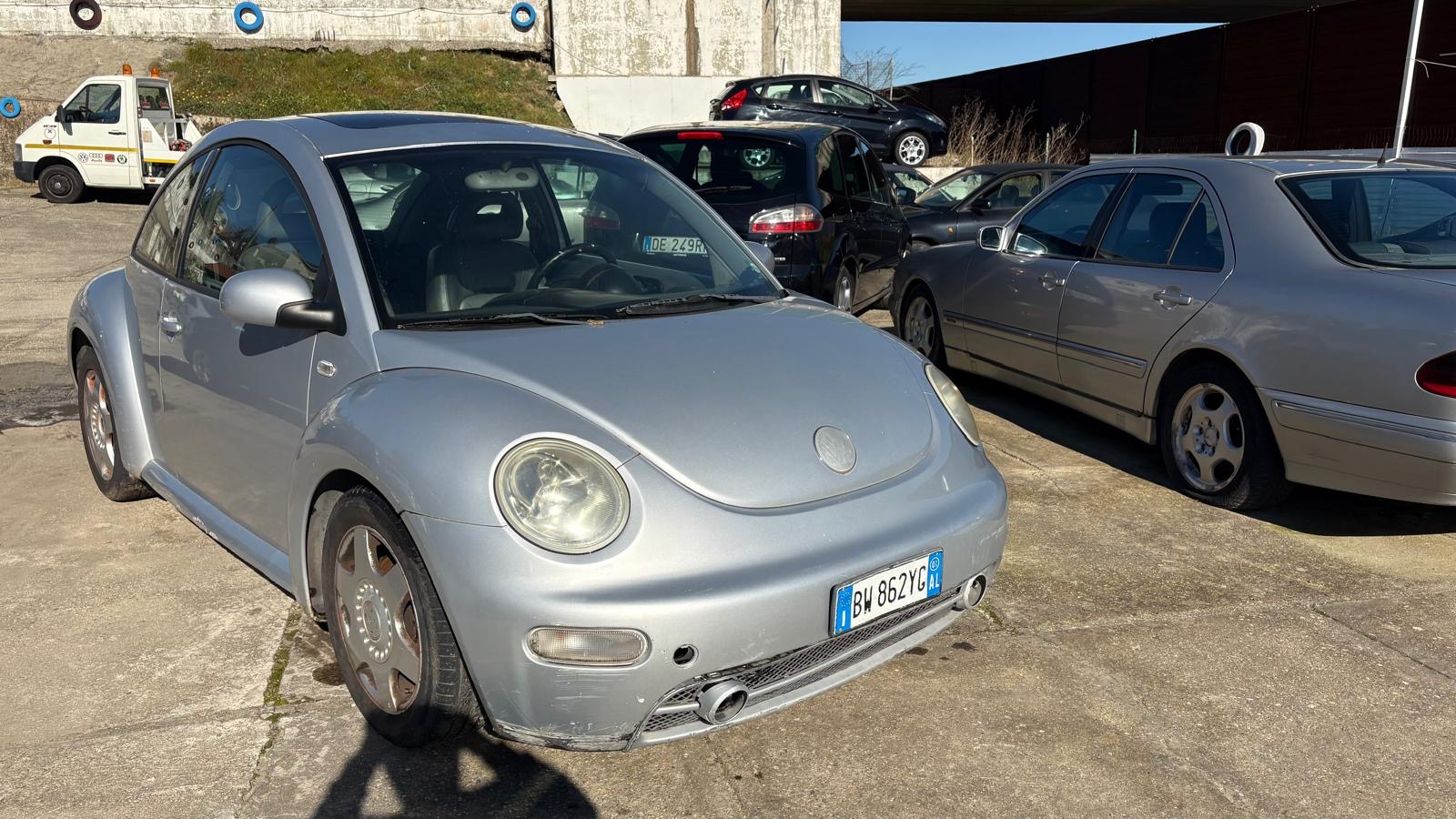 VOLKSWAGEN NEW BEETLE