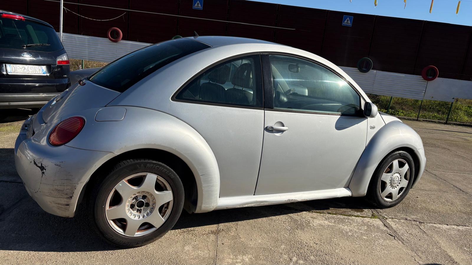VOLKSWAGEN NEW BEETLE
