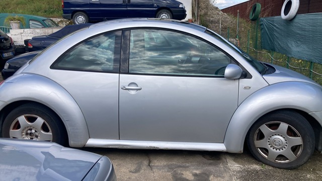 VOLKSWAGEN NEW BEETLE