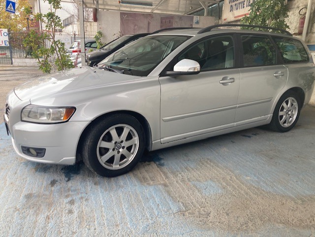 VOLVO V 50