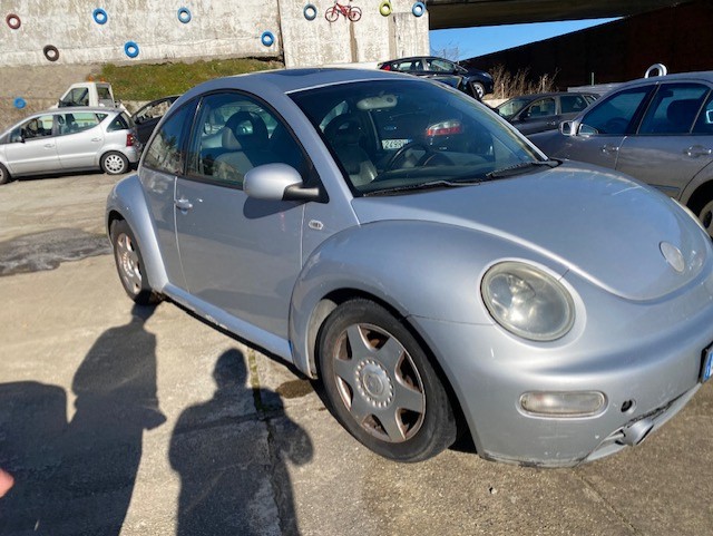 VOLKSWAGEN NEW BEETLE
