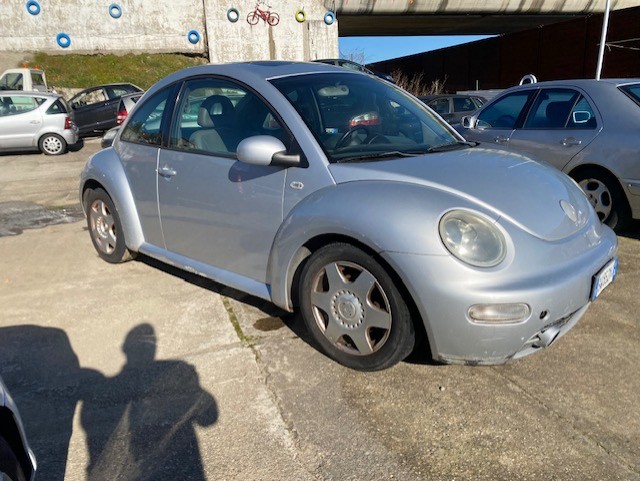 VOLKSWAGEN NEW BEETLE
