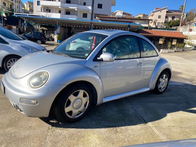 VOLKSWAGEN NEW BEETLE
