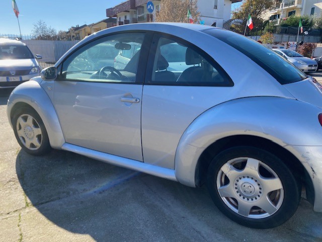 VOLKSWAGEN NEW BEETLE