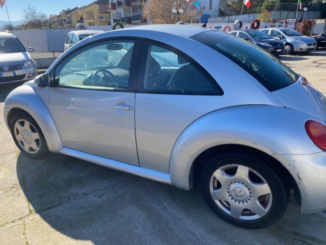 VOLKSWAGEN NEW BEETLE