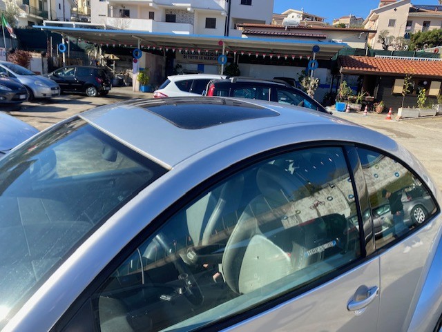 VOLKSWAGEN NEW BEETLE