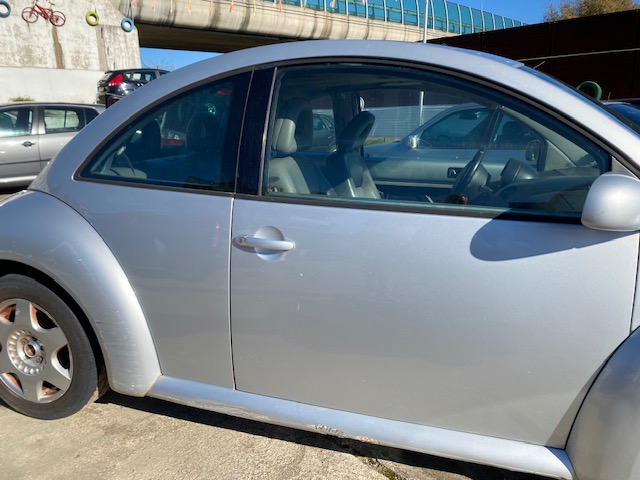 VOLKSWAGEN NEW BEETLE