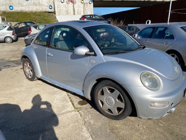 VOLKSWAGEN NEW BEETLE