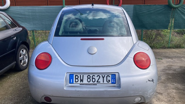 VOLKSWAGEN NEW BEETLE