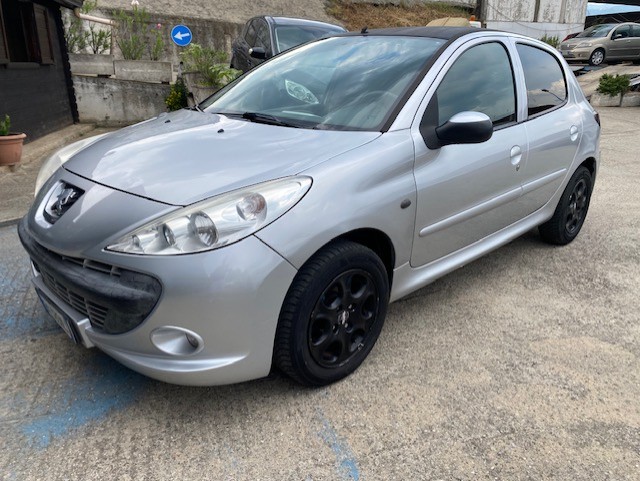 PEUGEOT 206