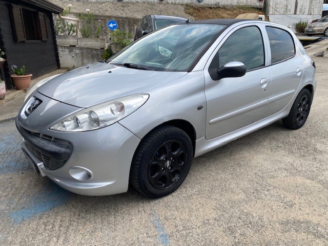 PEUGEOT 206
