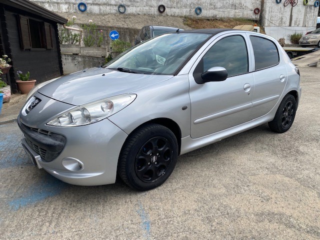 PEUGEOT 206