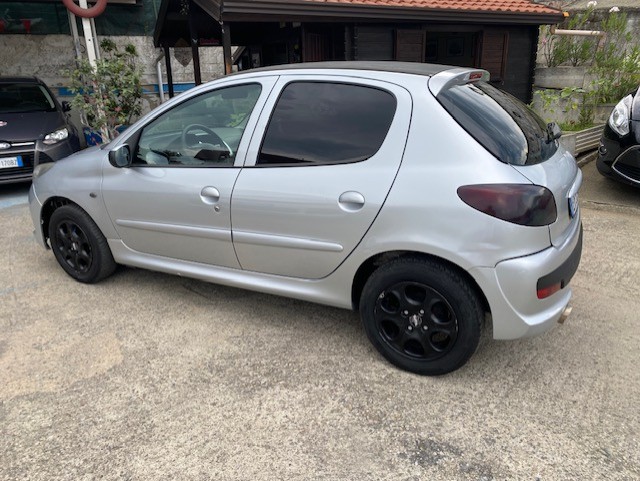 PEUGEOT 206