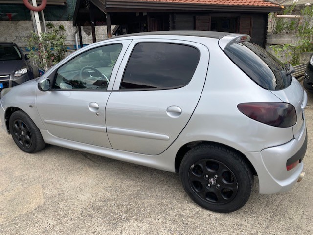 PEUGEOT 206