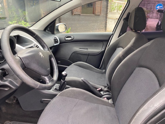 PEUGEOT 206
