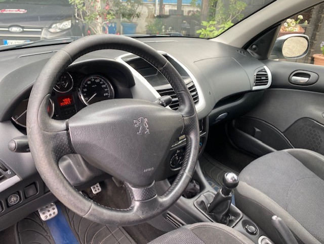 PEUGEOT 206