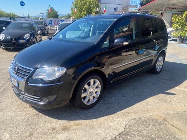 VOLKSWAGEN TOURAN