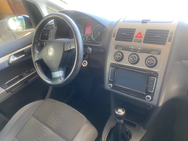 VOLKSWAGEN TOURAN