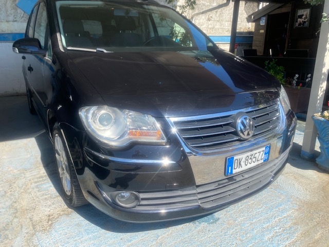 VOLKSWAGEN TOURAN