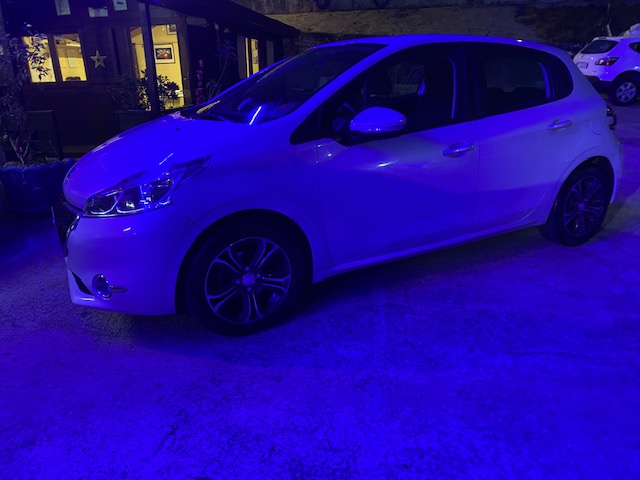 PEUGEOT 208