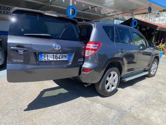 TOYOTA RAV 4