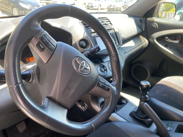 TOYOTA RAV 4