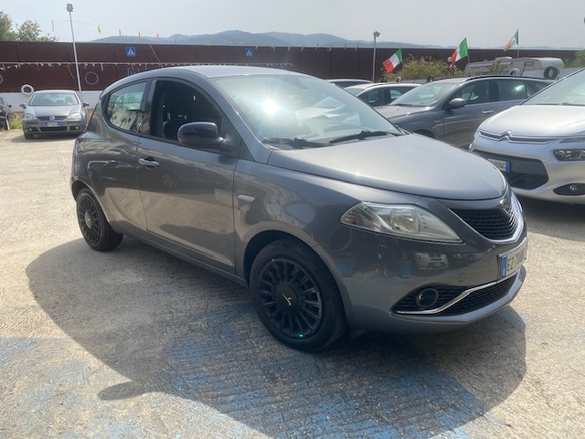 LANCIA Y