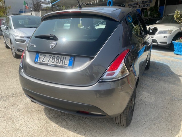 LANCIA Y