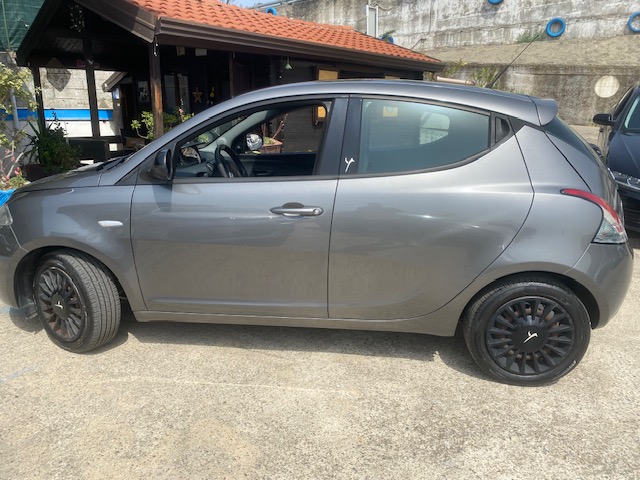LANCIA Y