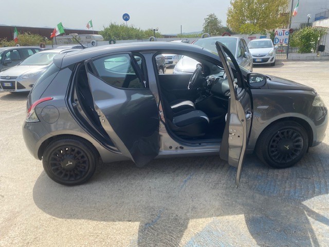 LANCIA Y