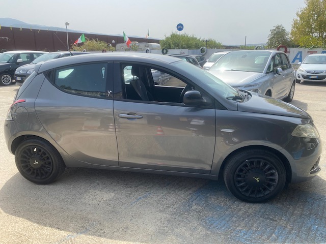 LANCIA Y