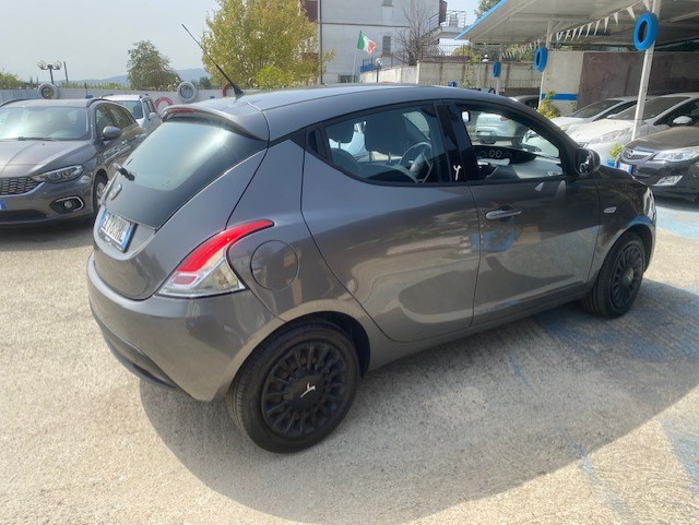 LANCIA Y