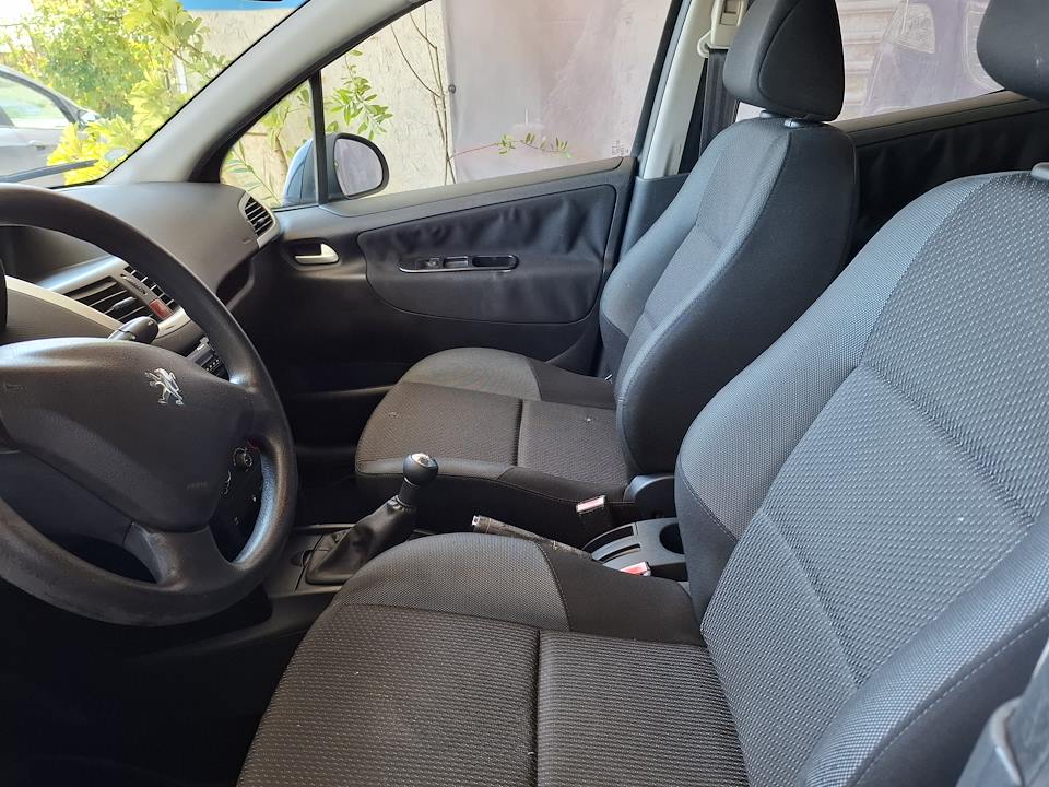 PEUGEOT 207