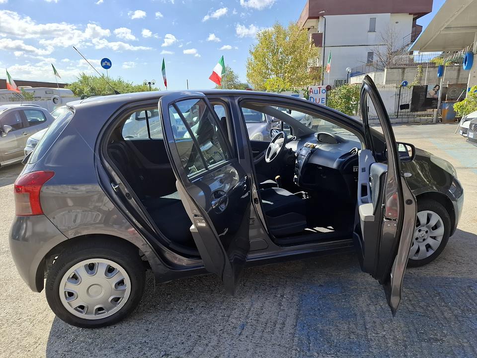 TOYOTA YARIS