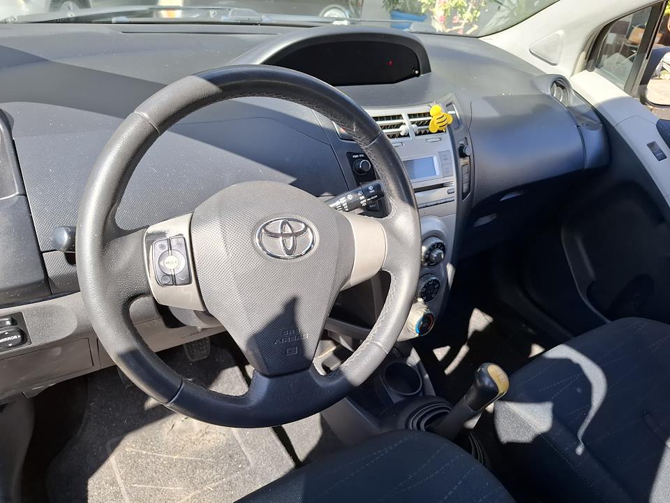 TOYOTA YARIS