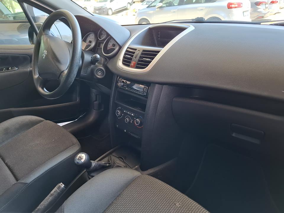 PEUGEOT 207