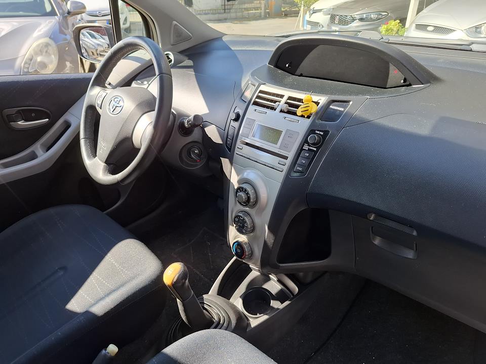 TOYOTA YARIS