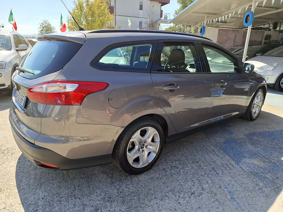 FORD FOCUS
